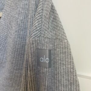 alo grey cropped ribbed sweater